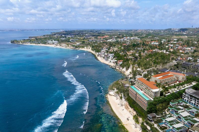 Amali Luxury Residence: the Uluwatu coastline with the residence