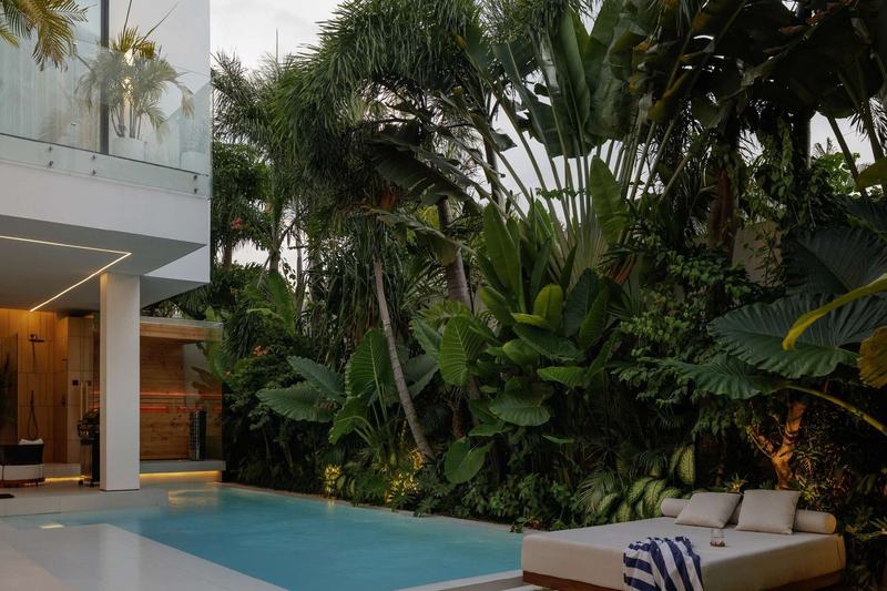 Archestet Villas: piscina y terraza en el jardín