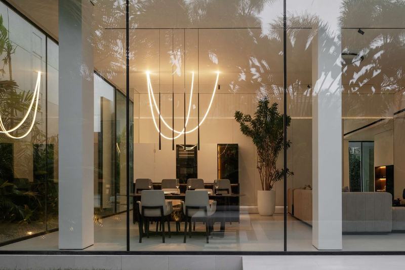 Archestet Villas: salón acristalado a doble altura