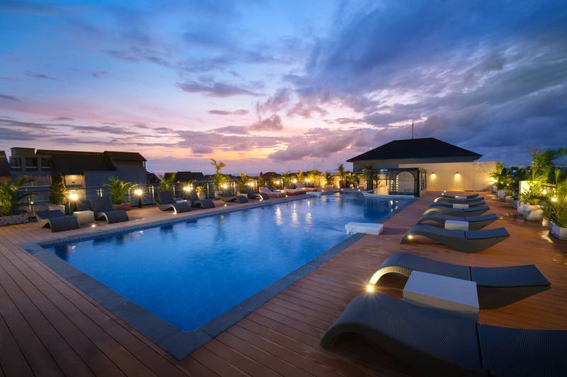 Aster Apartment: pool on the roof at dusk