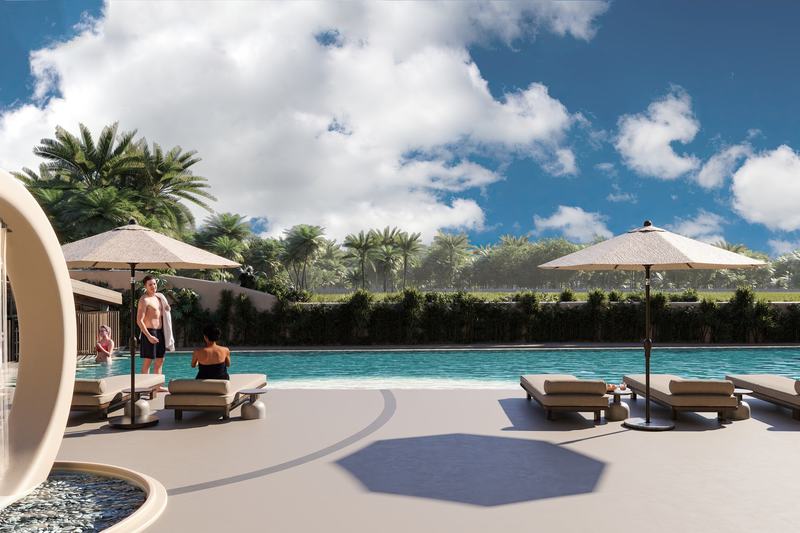 AURA Wellness Resort: piscina común con tumbonas alrededor