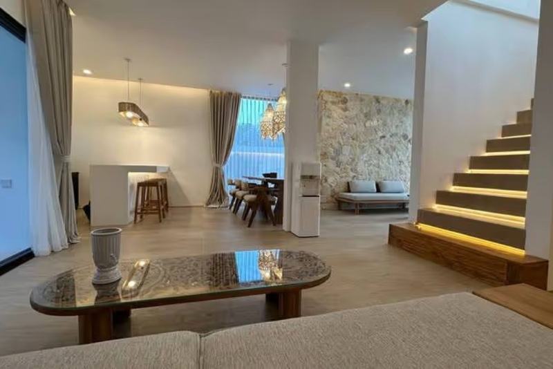 Ocean-view villa in Dreamland, Balangan: living room with the staircase and terrace doors
