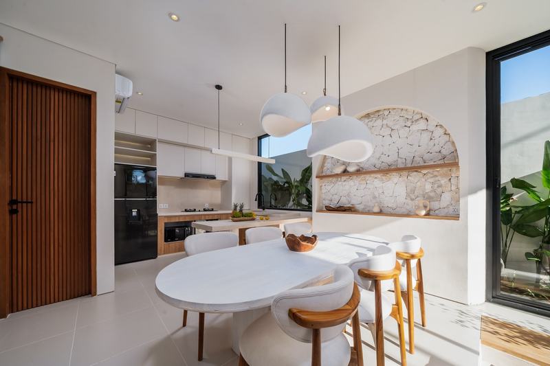 Split-level villa near Balangan: round dining table beside a stone niche