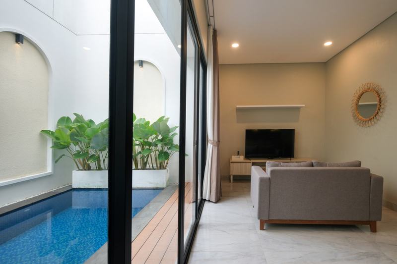 Bellevue Villa Complex: lounge that opens onto the pool