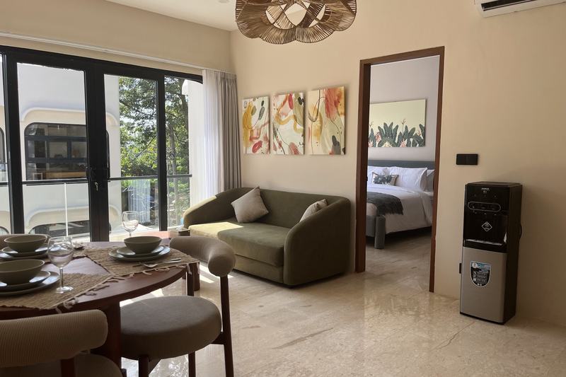 One-bedroom apartment in Bingin: dining table with the bedroom beyond