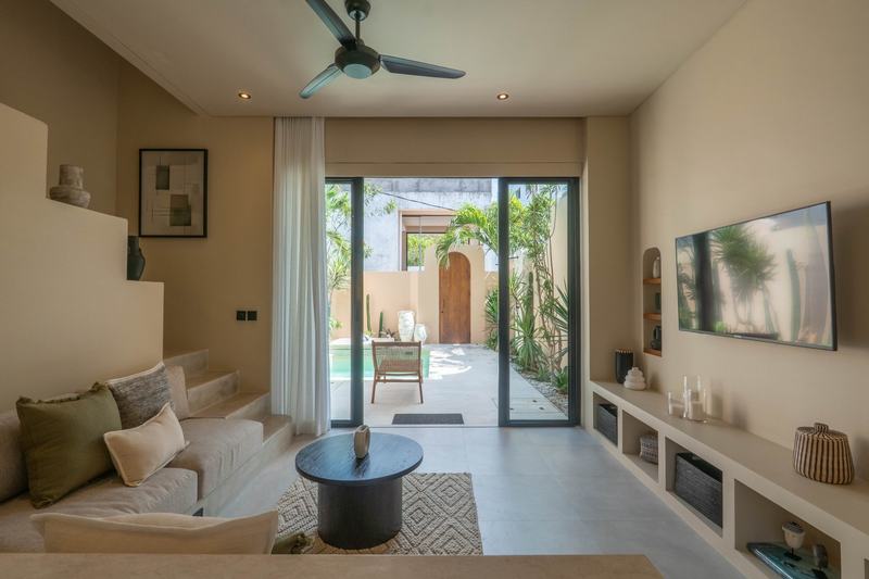 Bingin patio villa: lounge opening to the patio