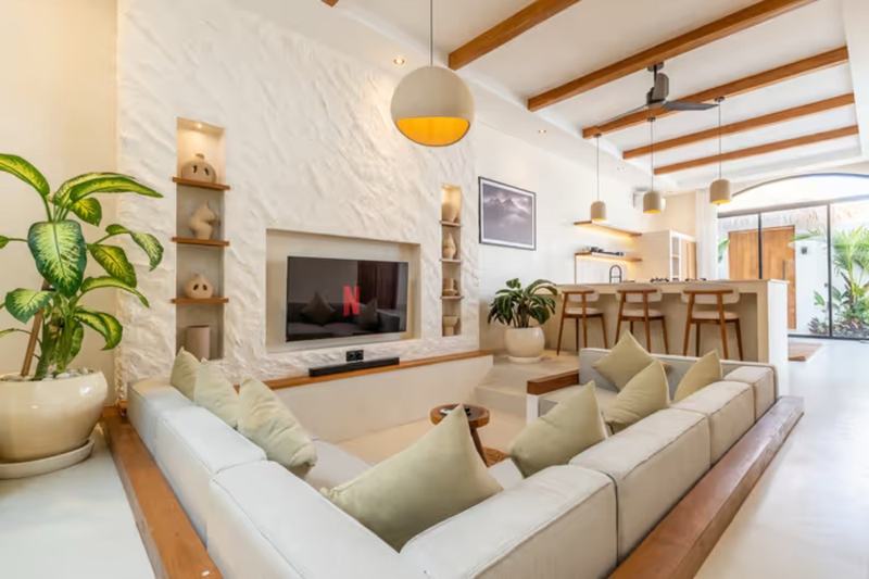 Sunken-lounge villa, Bingin: sunken sofa and doors to the yard