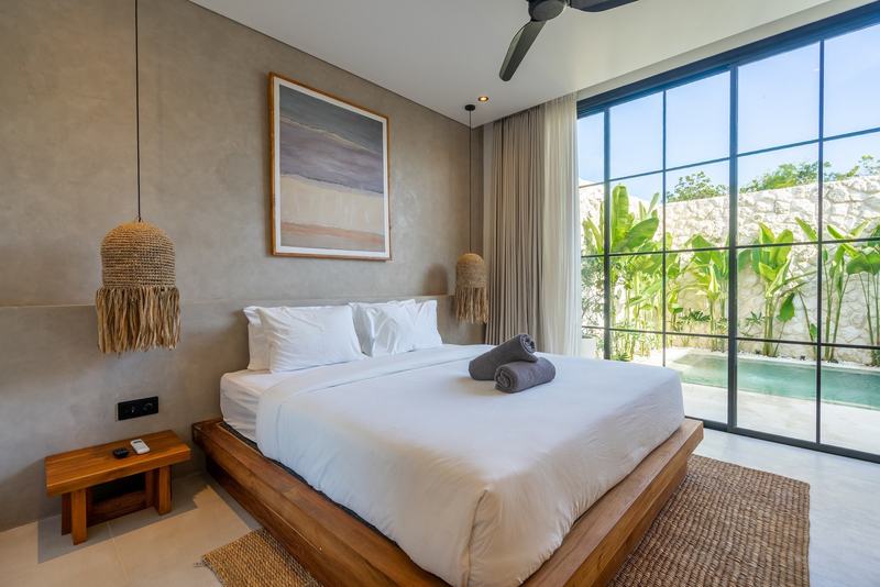 Bingin one-bedroom villa: bedroom looking out to the pool