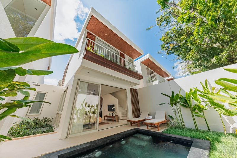 Bingin villa near the beach steps: two-story house and pool