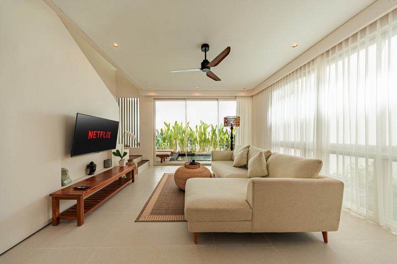 Bingin villa near the beach steps: lounge with large windows