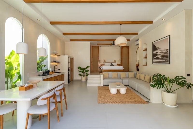 One-bedroom villa in Bingin: kitchen island and chairs by the window