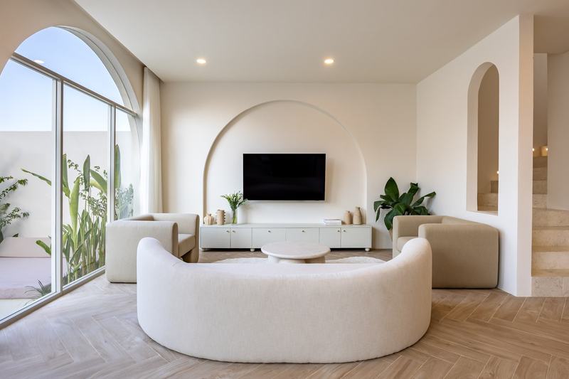 Courtyard villa in Bingin: living room with an arched window and sofa