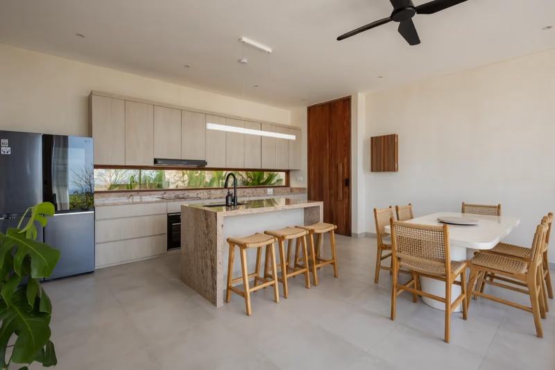 Sunset-view villa in Bingin: kitchen island and dining table