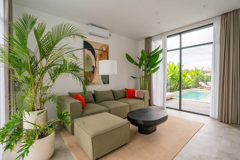 Garden villa in Bingin: living room opening to the pool