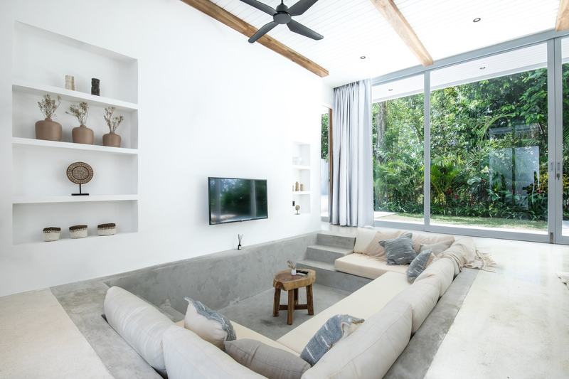 Garden villa in Bingin: living room with a sunken sofa
