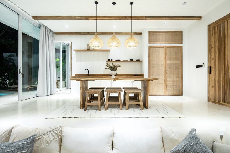 Garden villa in Bingin: dining area and kitchen