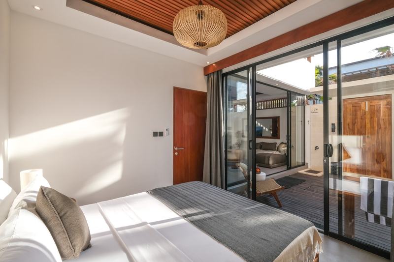 Two-bedroom villa with a louvered terrace, Bingin: bedroom opening onto the courtyard