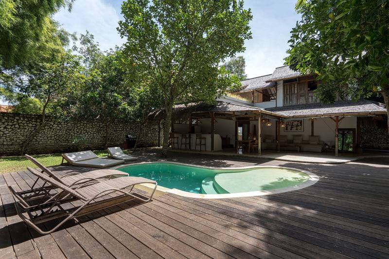 Three-bedroom villa with a garden in Bingin: pool on a wooden deck in front of the house