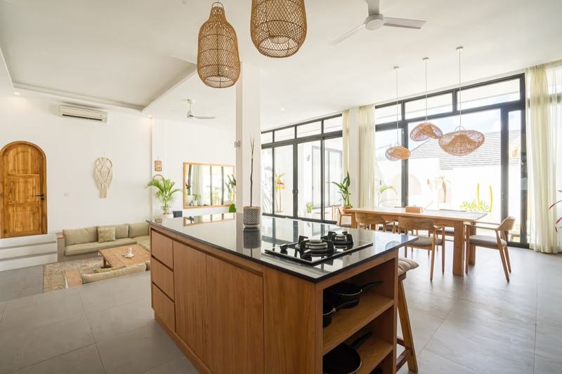 Two-story villa in Bingin: kitchen with an island and dining table