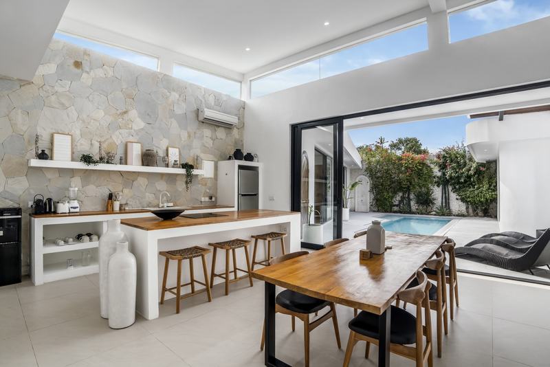 Three-bedroom villa in Bingin: kitchen opening onto the pool courtyard