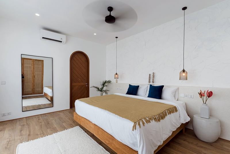 Three-bedroom villa in Bingin: bedroom with an arched door and a mirror
