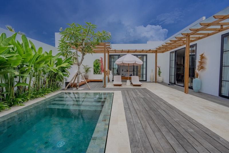 Three-bedroom villa with a courtyard in Bingin: pool in the inner courtyard