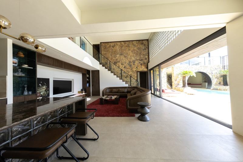 Four-bedroom villa in Bingin: living room with a staircase and pool access
