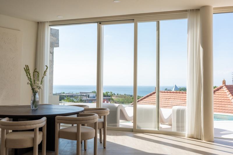 Four-bedroom ocean-view villa in Bingin: dining room facing the ocean