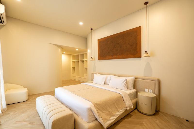 Four-bedroom ocean-view villa in Bingin: bedroom in beige tones