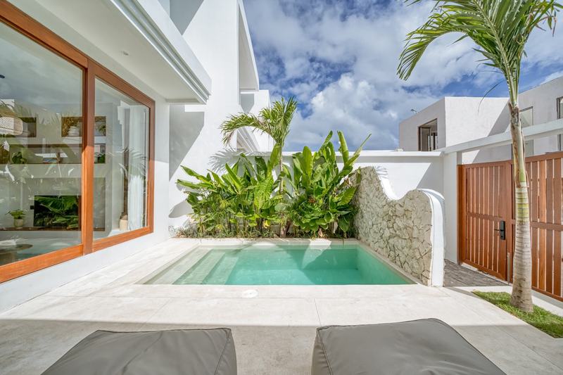 Two-bedroom villa in Balangan: pool and outdoor shower