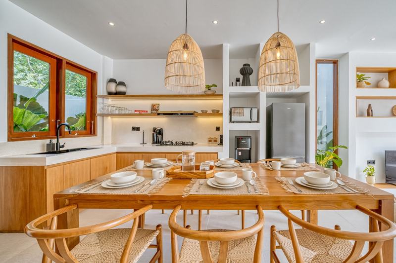 Two-bedroom villa in Balangan: kitchen and dining area