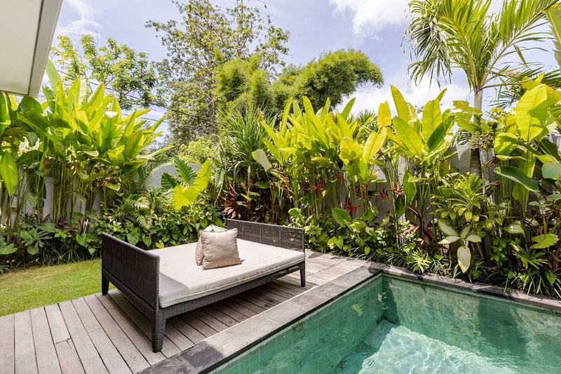 Two-bedroom villa in Lemanja: garden and a daybed by the pool