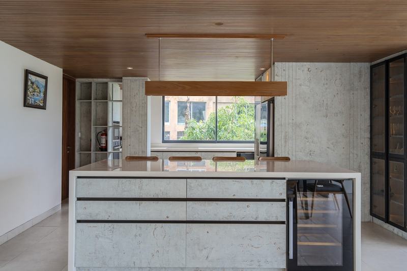Four-bedroom villa in Kuta Golf: kitchen with an island
