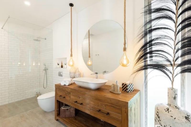 Seven-bedroom villa in Balangan: bathroom