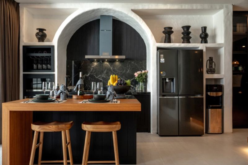 One-bedroom apartment in Canggu: arched kitchen with a breakfast bar