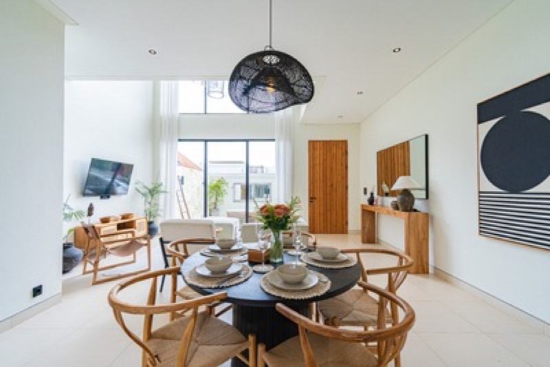 Two-bedroom garden villa in Canggu: dining area