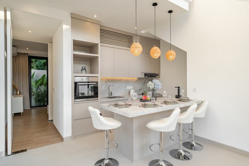 Two-bedroom villa in Canggu: kitchen with an island