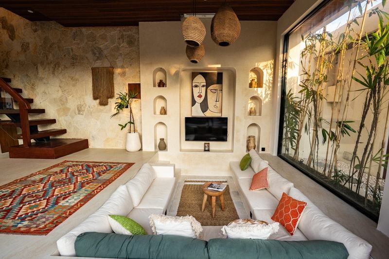 Central Canggu three-bedroom villa: living room with a staircase and wall niches