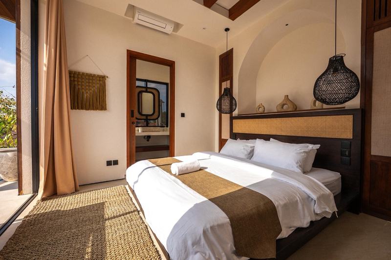 Central Canggu three-bedroom villa: bedroom opening onto a terrace