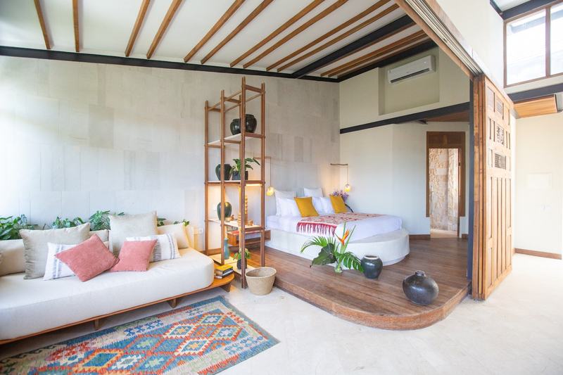 Three-bedroom villa in Canggu: bedroom with a sitting area