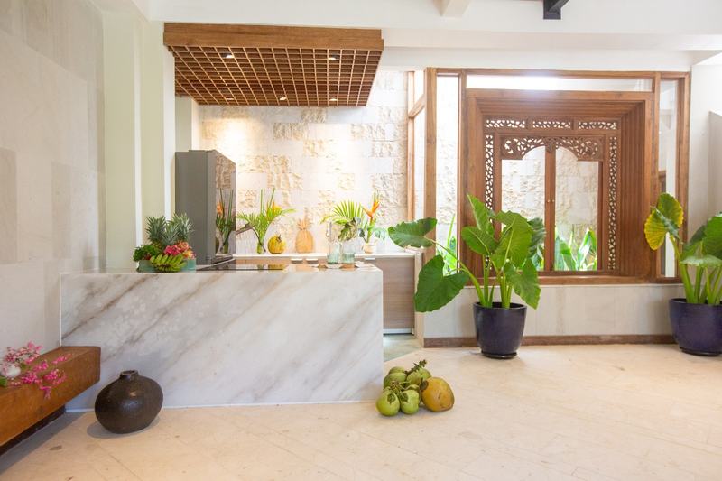 Three-bedroom villa in Canggu: kitchen with a marble island