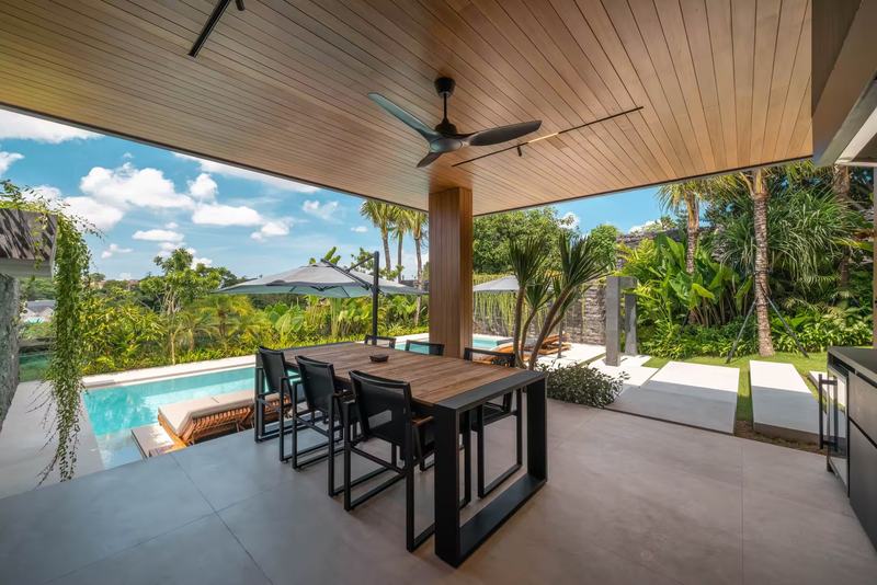 Four-bedroom villa with a rooftop terrace, Canggu: covered dining area by the pool