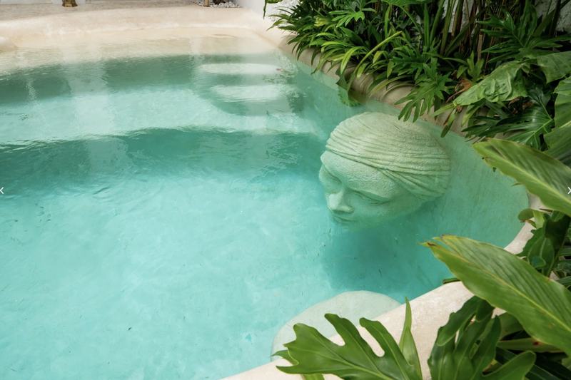 Casa Kayana: free-form pool with a stone sculpture