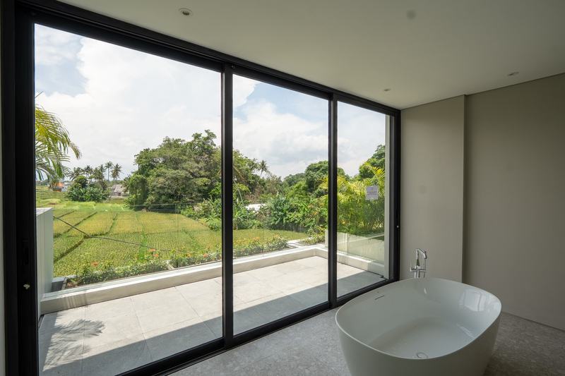 Ecoverse: bathtub next to a panoramic window