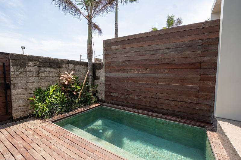Ecoverse: townhouse plunge pool on a wooden deck