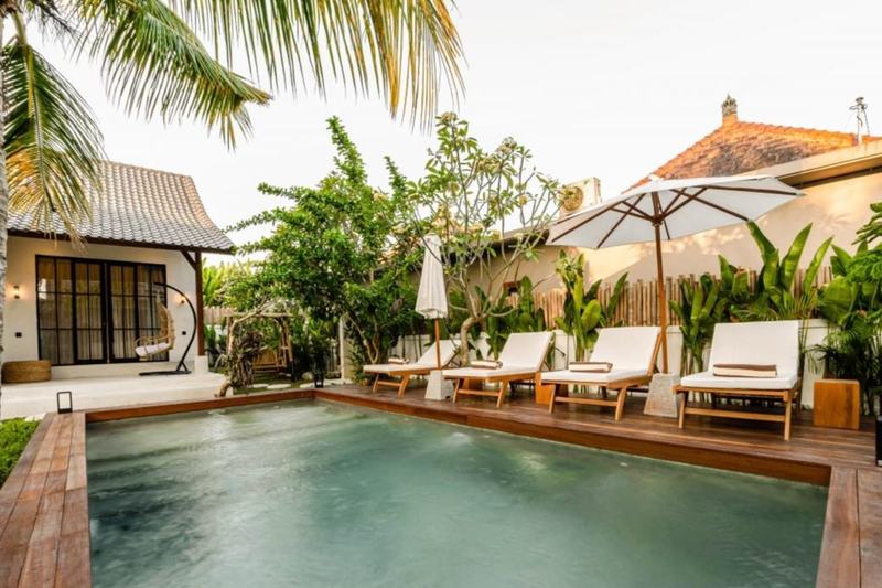 Hijau Villa by EVDEkimi: pool and terrace