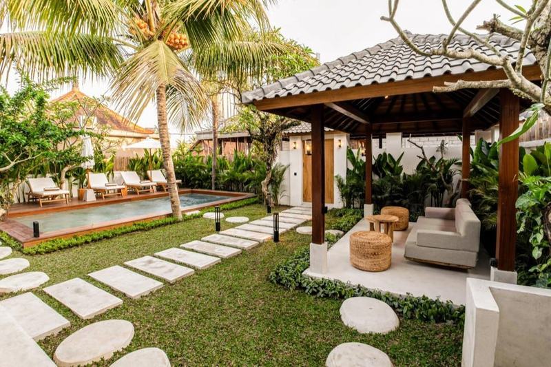 Hijau Villa by EVDEkimi: garden with a gazebo