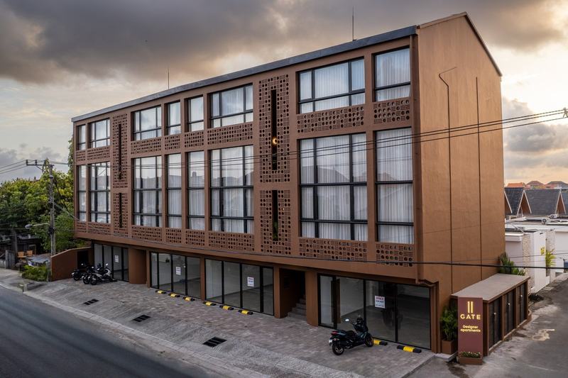 Gate 11 studio: corner view of the facade