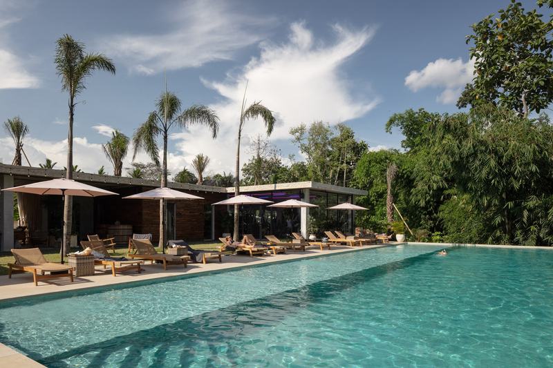 Hidden City Ubud: shared pool with loungers and umbrellas