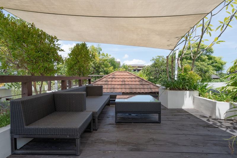 Jimbaran three-bedroom villa: rooftop terrace under an awning